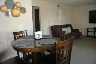 Photo #4: 226075351 Listing
