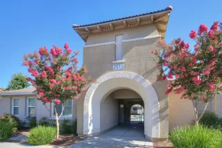 Photo #2: 226075461 Listing