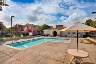 Photo #3: 226075461 Listing