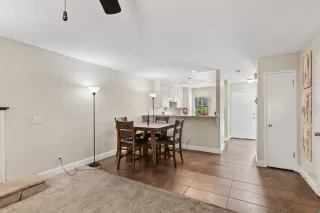 Photo #4: 226075795 Listing
