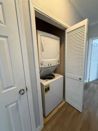 Photo #5: 226076182 Listing