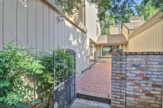 Photo #1: 226076559 Listing 
