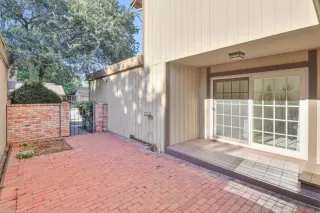 Photo #2: 226076559 Listing 
