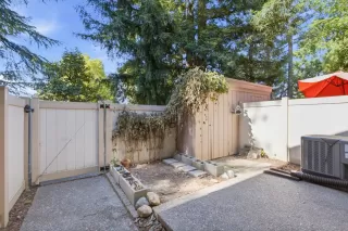 Photo #4: 226077113 Listing