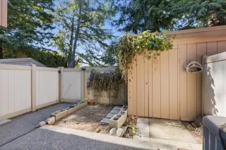 Photo #6: 226077113 Listing