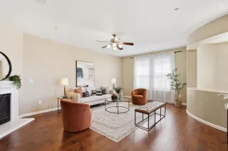 Photo #4: 226077169 Listing