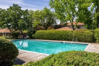Photo #6: 226077305 Listing