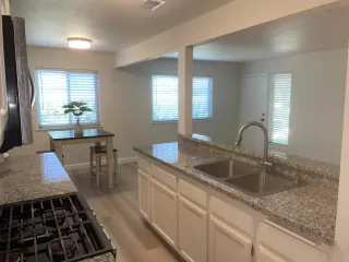 Photo #4: 226077560 Listing