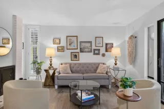 Photo #4: 226077902 Listing