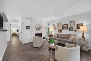 Photo #5: 226077902 Listing