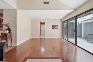 Photo #4: 226078129 Listing 