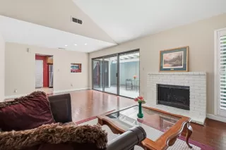 Photo #5: 226078129 Listing 