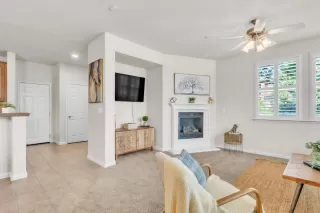 Photo #5: 226078144 Listing