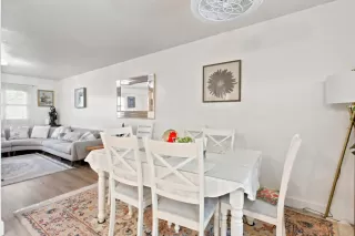 Photo #4: 226078302 Listing