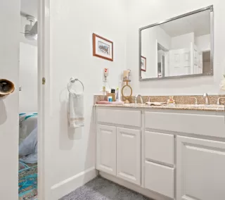 Photo #6: 226078302 Listing