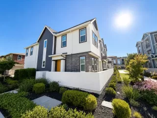 Photo #2: 226079218 Listing