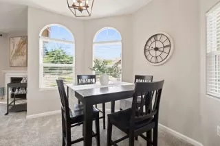 Photo #5: 226079438 Listing 