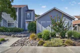 Photo #2: 226079496 Listing