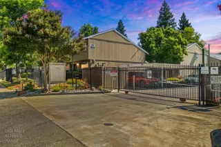Photo #3: 226079712 Listing