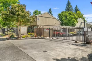 Photo #4: 226079712 Listing