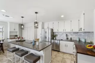 Photo #4: 226080697 Listing 