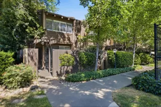 Browse active condo listings in WOODSIDE