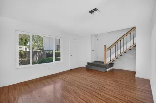 Photo #4: 226081753 Listing