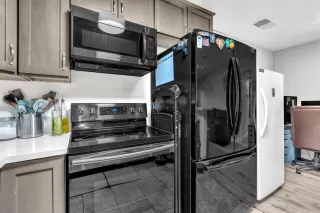 Photo #5: 226082716 Listing