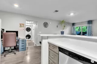 Photo #6: 226082716 Listing