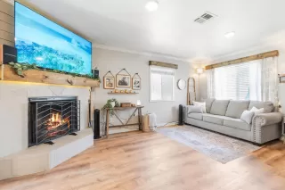 Photo #1: 226082731 Listing 