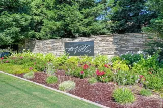 Browse active condo listings in THE VILLAS AT DIAMOND CREEK