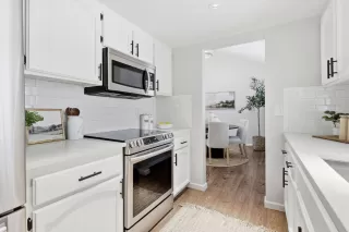 Photo #6: 226083102 Listing