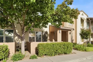 Photo #2: 226083174 Listing