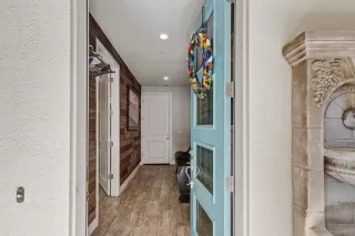 Photo #3: 226083296 Listing