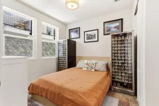 Photo #6: 226083296 Listing