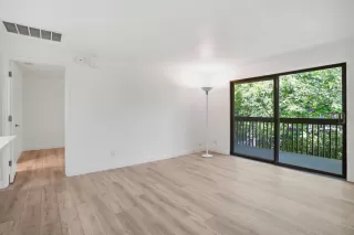 Photo #4: 226083708 Listing