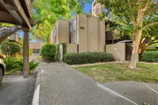 Photo #2: 226084204 Listing