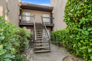 Photo #3: 226084204 Listing
