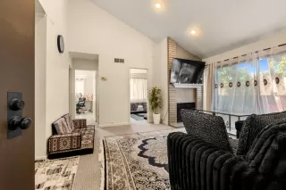 Photo #5: 226084204 Listing