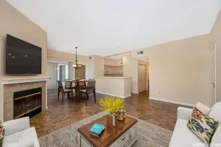 Photo #3: 226084296 Listing