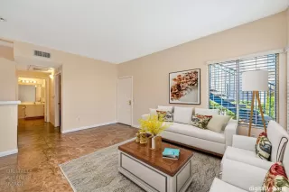 Photo #5: 226084296 Listing