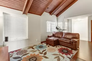 Photo #2: 226084386 Listing