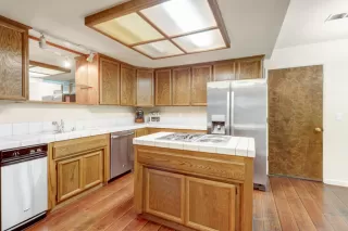 Photo #4: 226084386 Listing