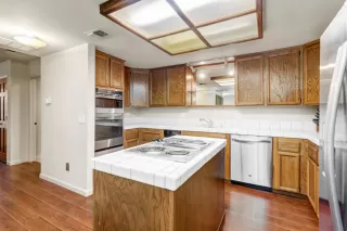 Photo #5: 226084386 Listing