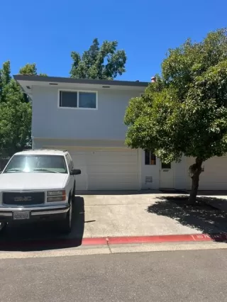Photo #2: 226084596 Listing