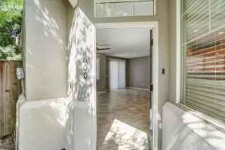 Photo #2: 226084748 Listing
