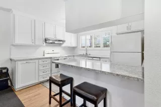 Photo #4: 226085326 Listing