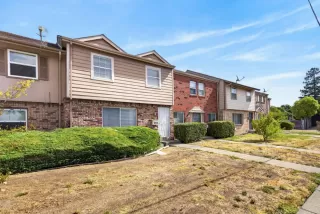 Photo #1: 226085396 Listing