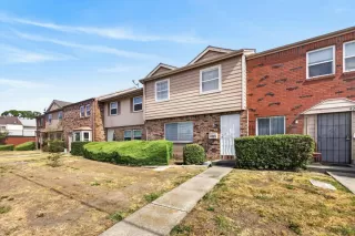 Photo #2: 226085396 Listing