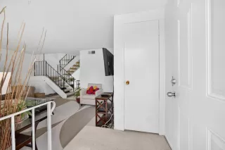 Photo #4: 226085396 Listing